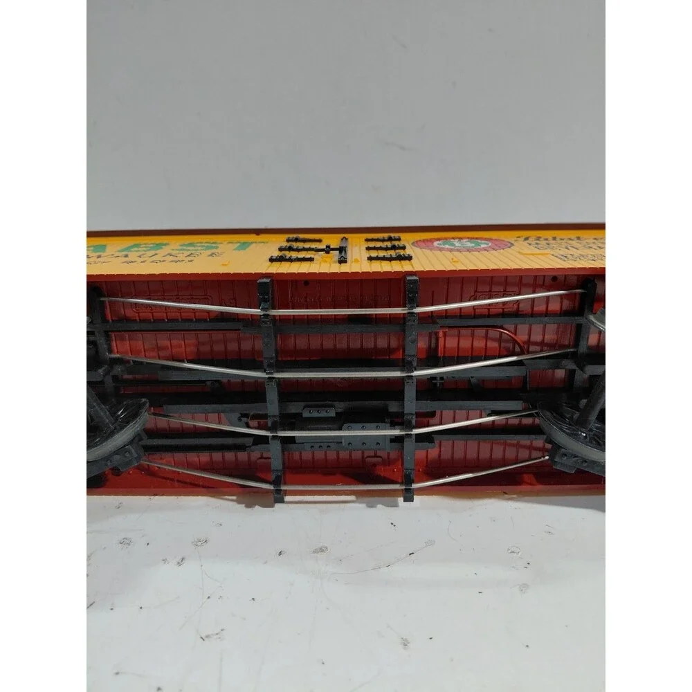 LGB 91021 G Gauge Model Railroad Pabst Milwaukee Malt Beverages Reefer Car